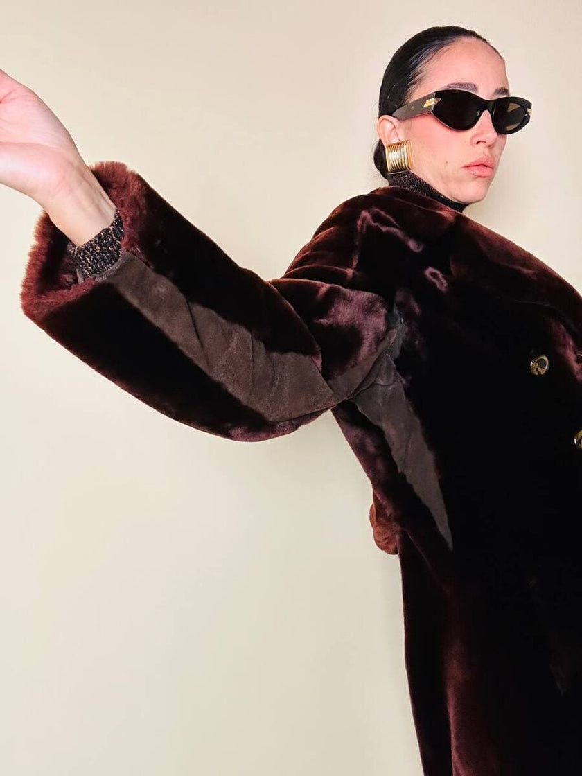 Cappotto doppiopetto in montone rasato rosso marrone