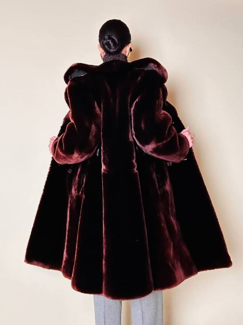 Cappotto doppiopetto in montone rasato rosso marrone