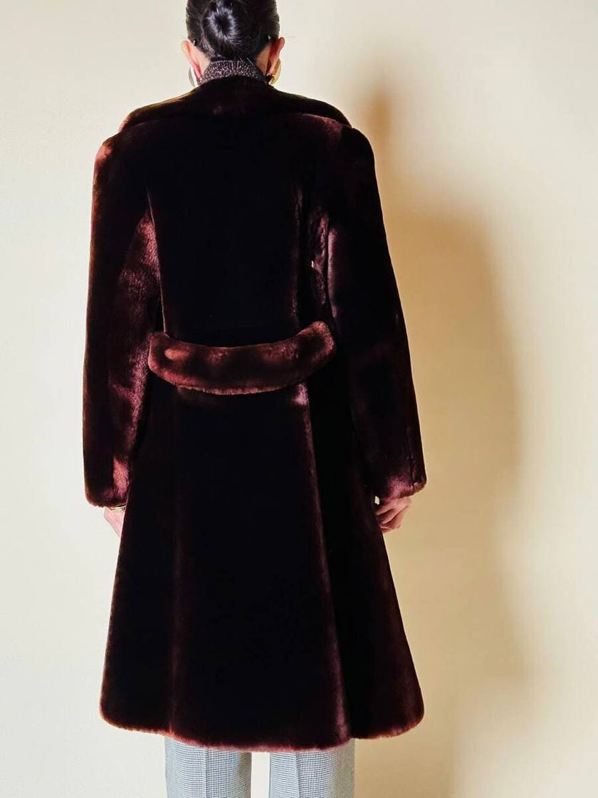 Cappotto doppiopetto in montone rasato rosso marrone
