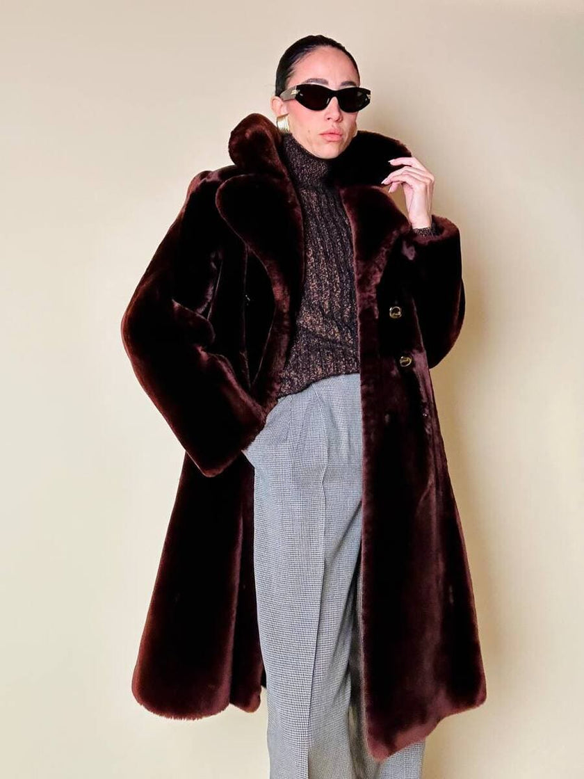Cappotto doppiopetto in montone rasato rosso marrone