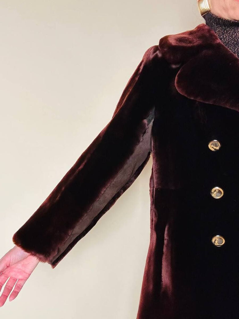 Cappotto doppiopetto in montone rasato rosso marrone