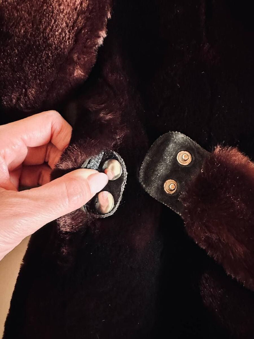 Cappotto doppiopetto in montone rasato rosso marrone