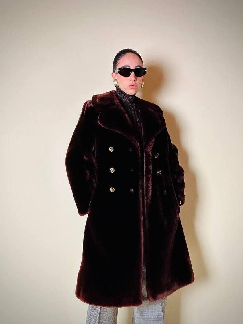 Cappotto doppiopetto in montone rasato rosso marrone