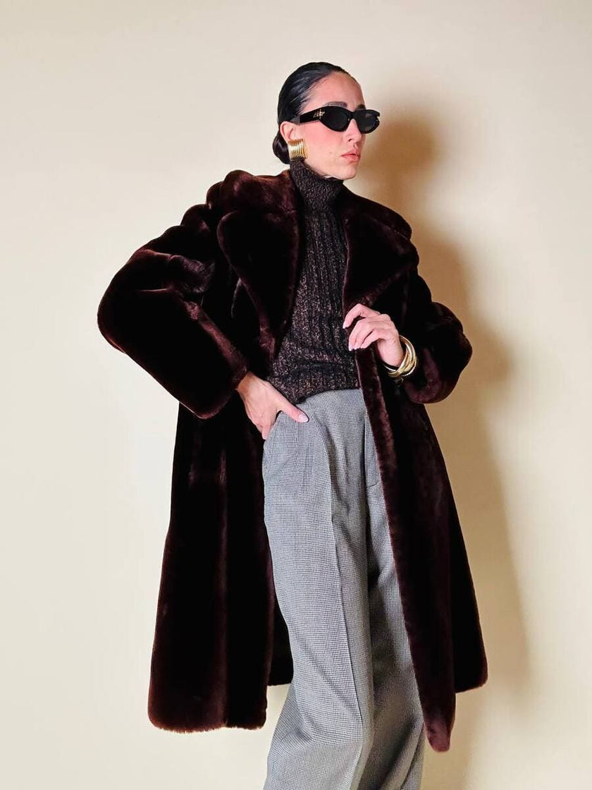 Cappotto doppiopetto in montone rasato rosso marrone