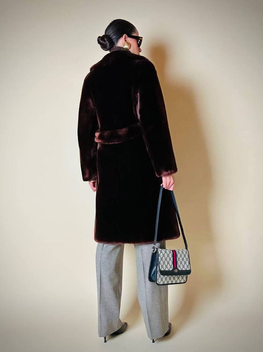 Cappotto doppiopetto in montone rasato rosso marrone