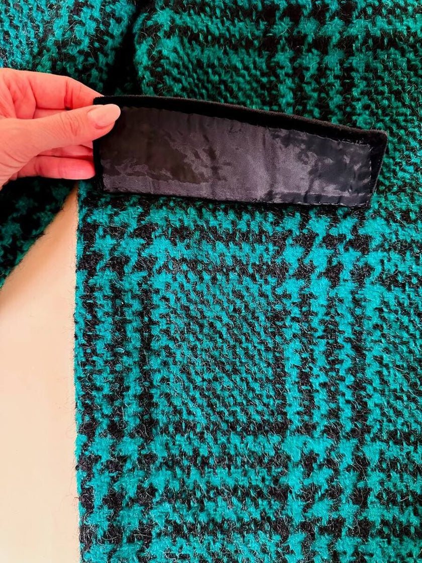 Cappotto sartoriale in lana bouclé verde e nero fantasia principe di Galles