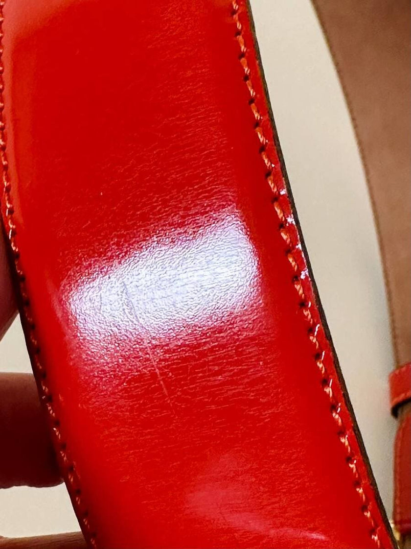 Cinturón de piel con hebilla de corazón dorada “Moschino”