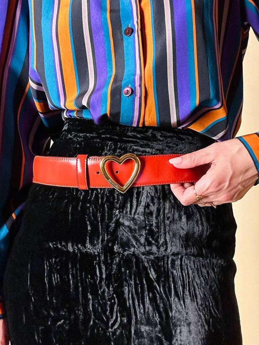 Cinturón de piel con hebilla de corazón dorada “Moschino”