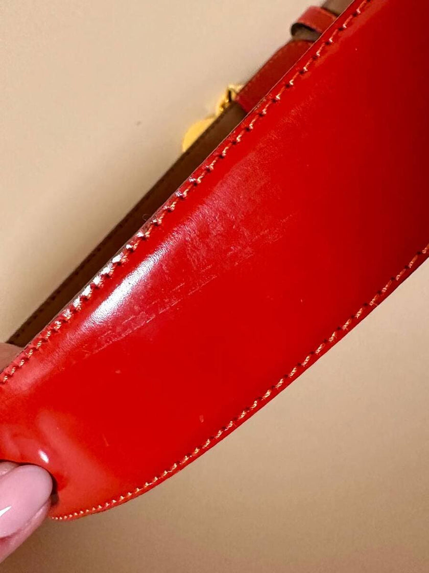 Cinturón de piel con hebilla de corazón dorada “Moschino”