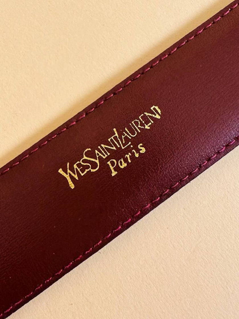 Cintura in pelle bordeaux con hardware oro 