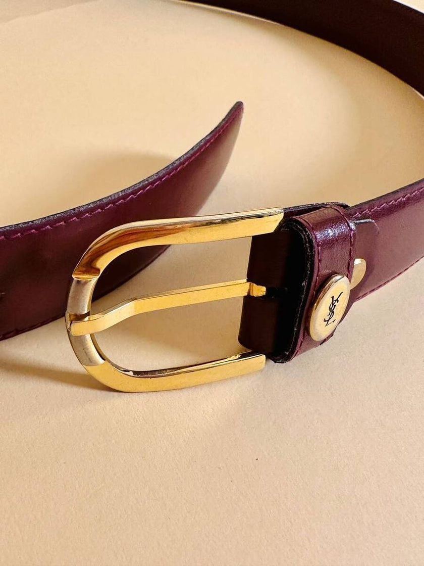 Cintura in pelle bordeaux con hardware oro 
