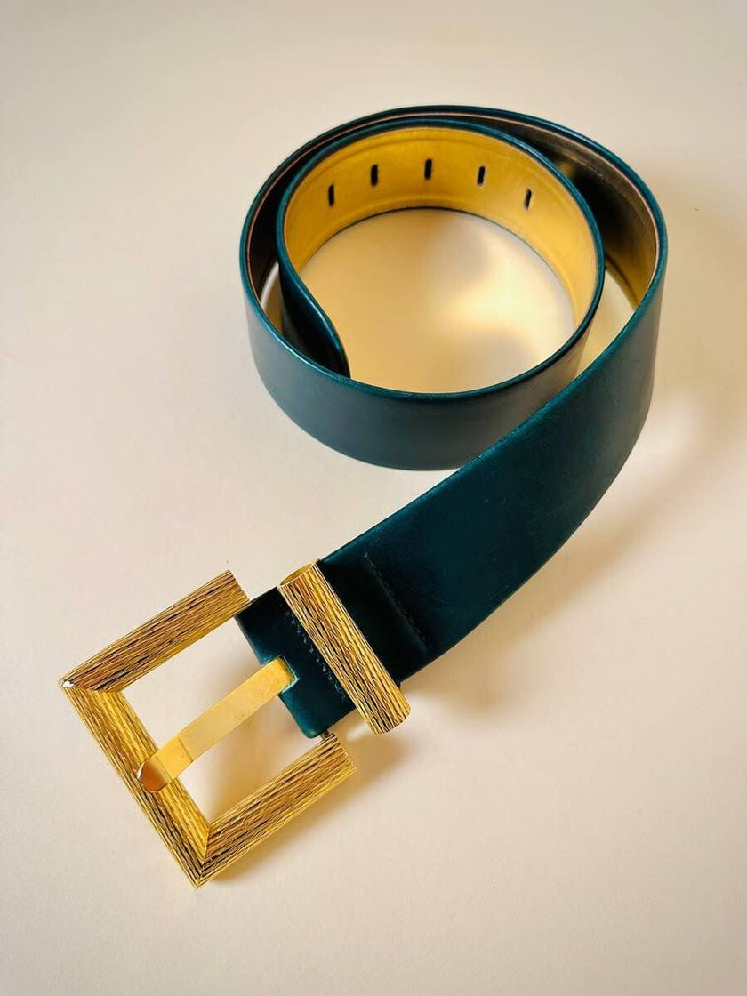Cintura in pelle verde inglese con fibbia dorata 