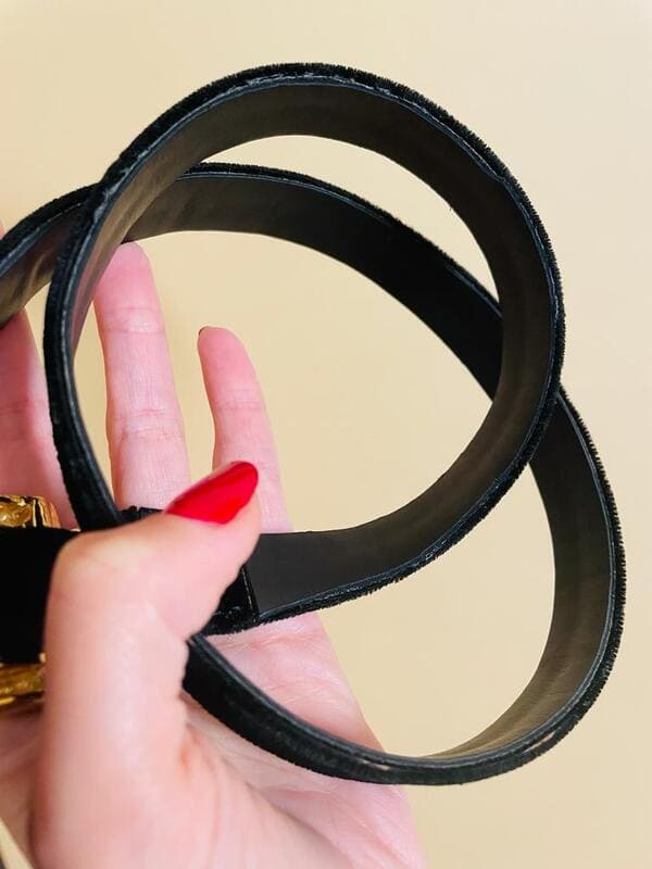 Cintura in velluto nero con fibbia gioiello 