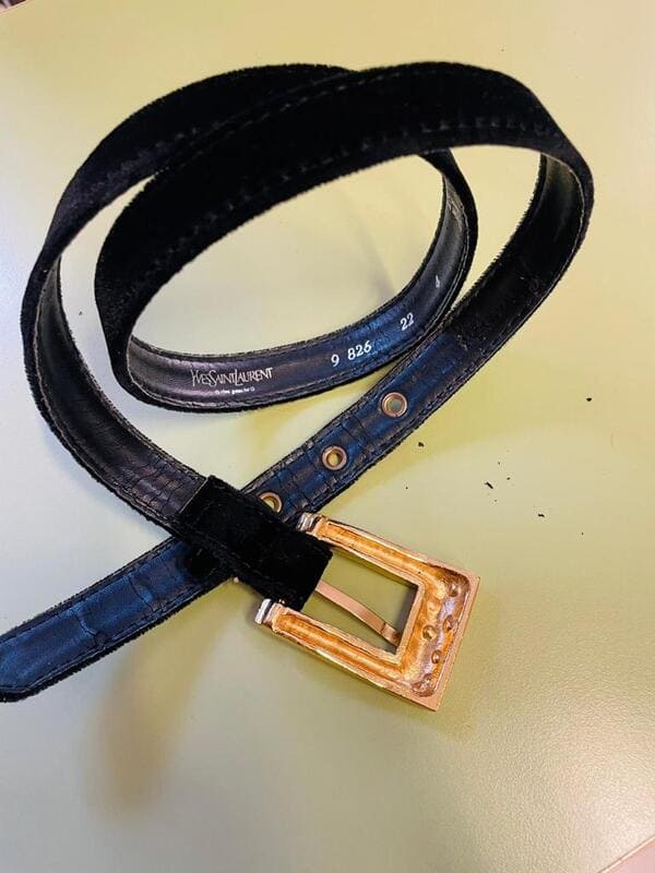 Cintura in velluto nero con fibbia gioiello 