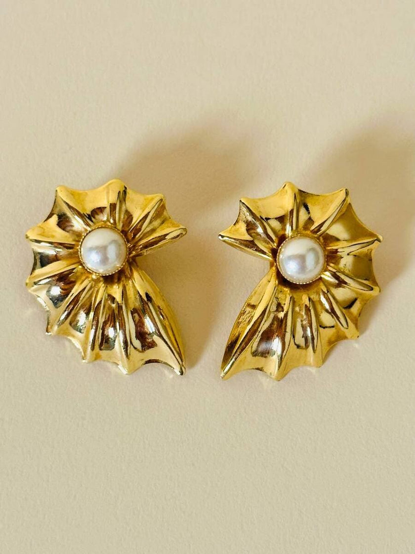 Clip dorate a forma di conchiglia con perle cabochon