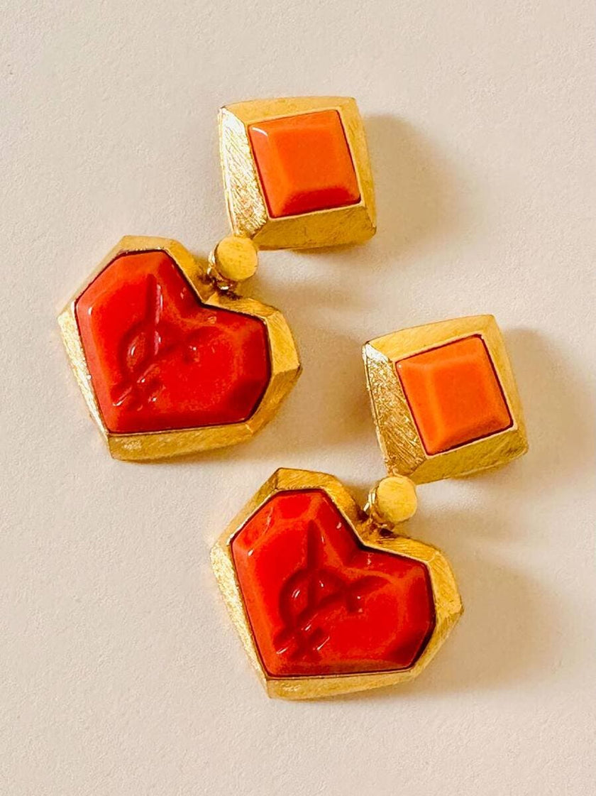 Clip pendenti a forma di cuore oro e corallo “Yves Saint Laurent”