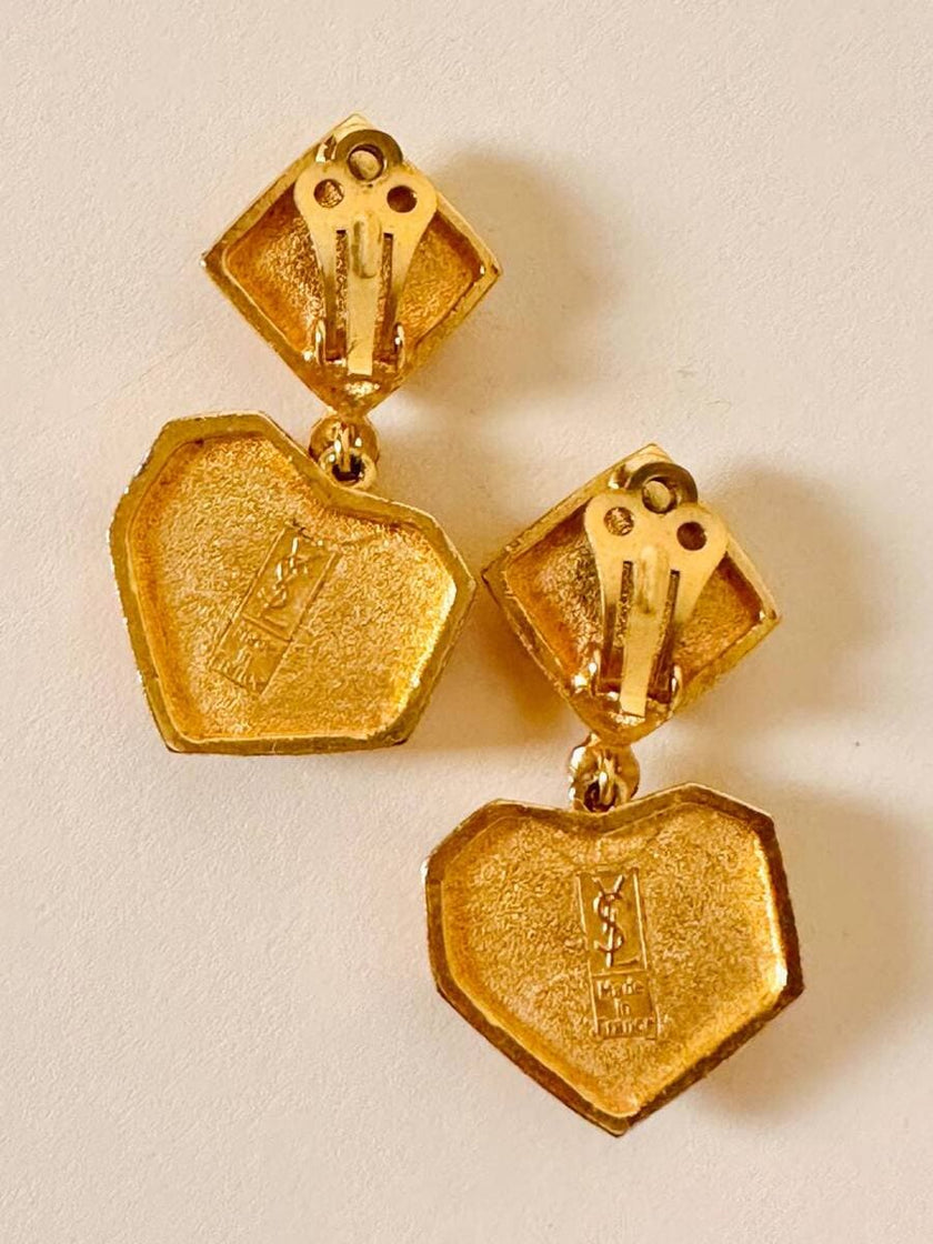 Clip pendenti a forma di cuore oro e corallo “Yves Saint Laurent”