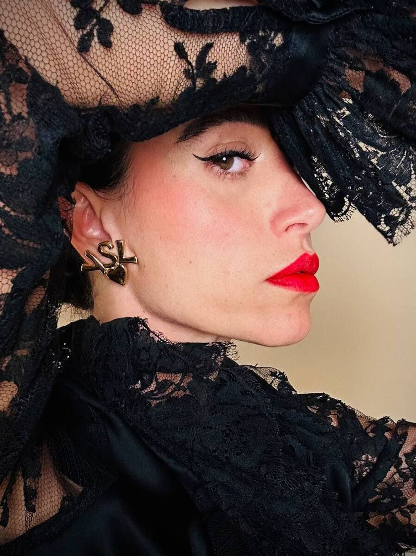 Clip dorate con cuore e iniziali YSL 