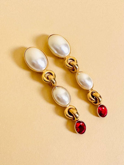 Clip pendenti con perle cabochon e strass rossi