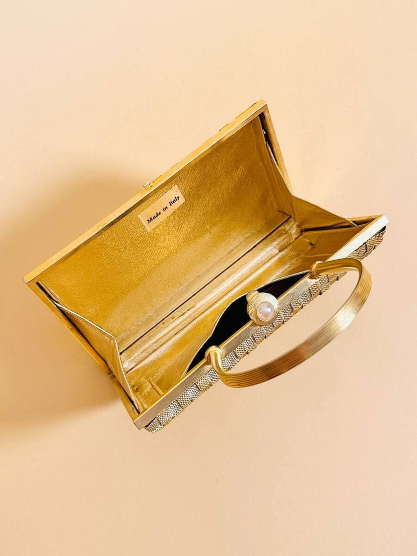 Clutch in metallo oro con motivo a intreccio