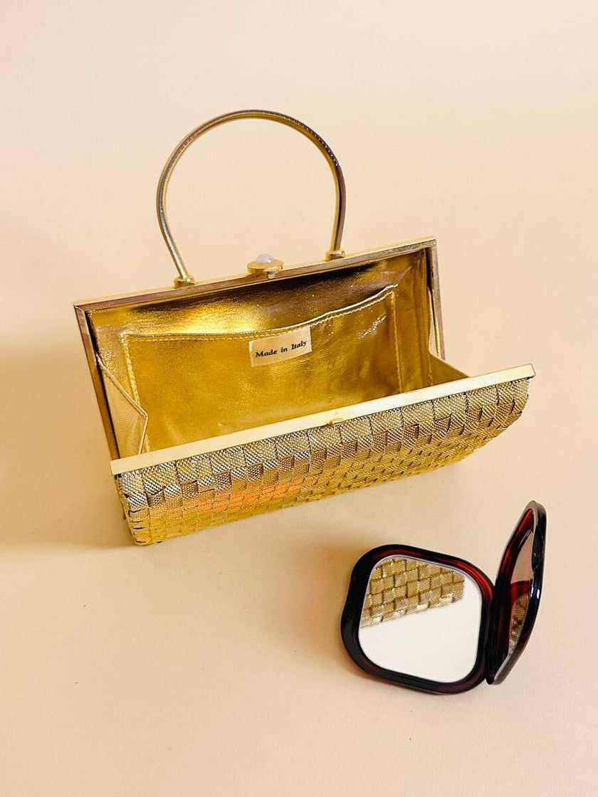 Clutch in metallo oro con motivo a intreccio
