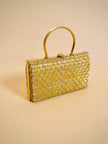 Clutch in metallo oro con motivo a intreccio