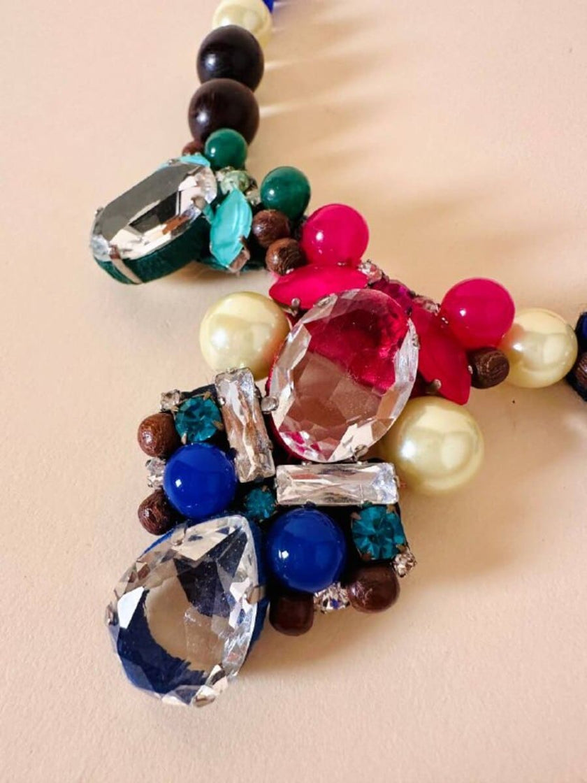 Collier con cristalli e pietre multicolor “Radà”