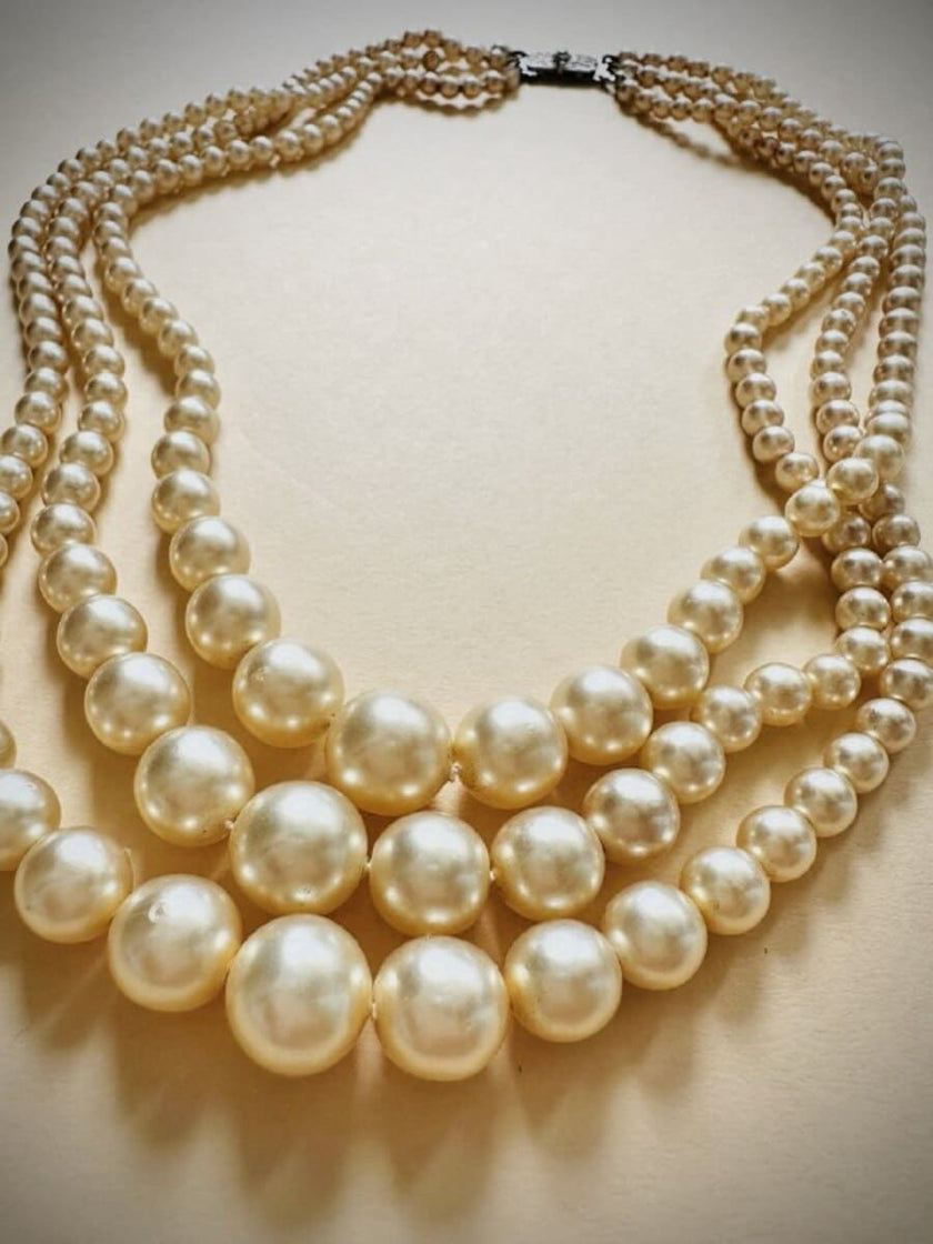 Collana di perle degradè a tre fili