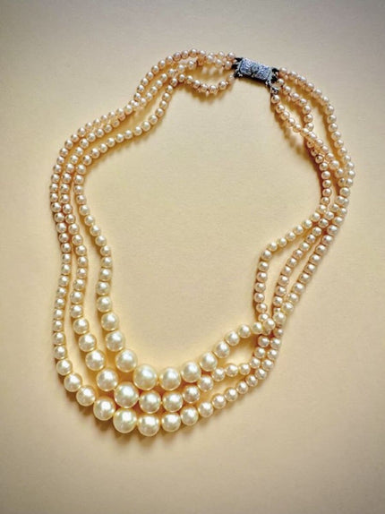 Collana di perle degradè a tre fili