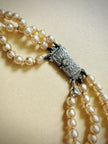 Collana di perle degradè a tre fili