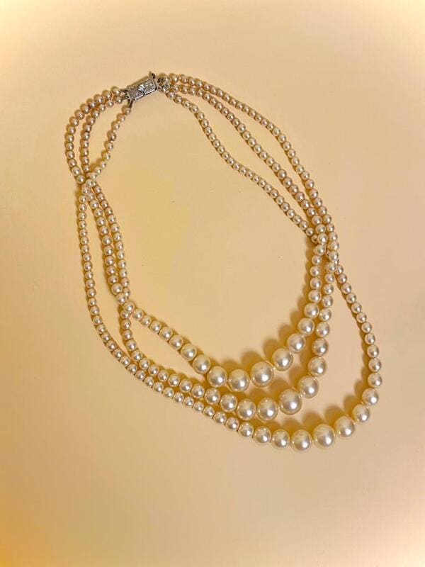 Collana di perle degradè a tre fili