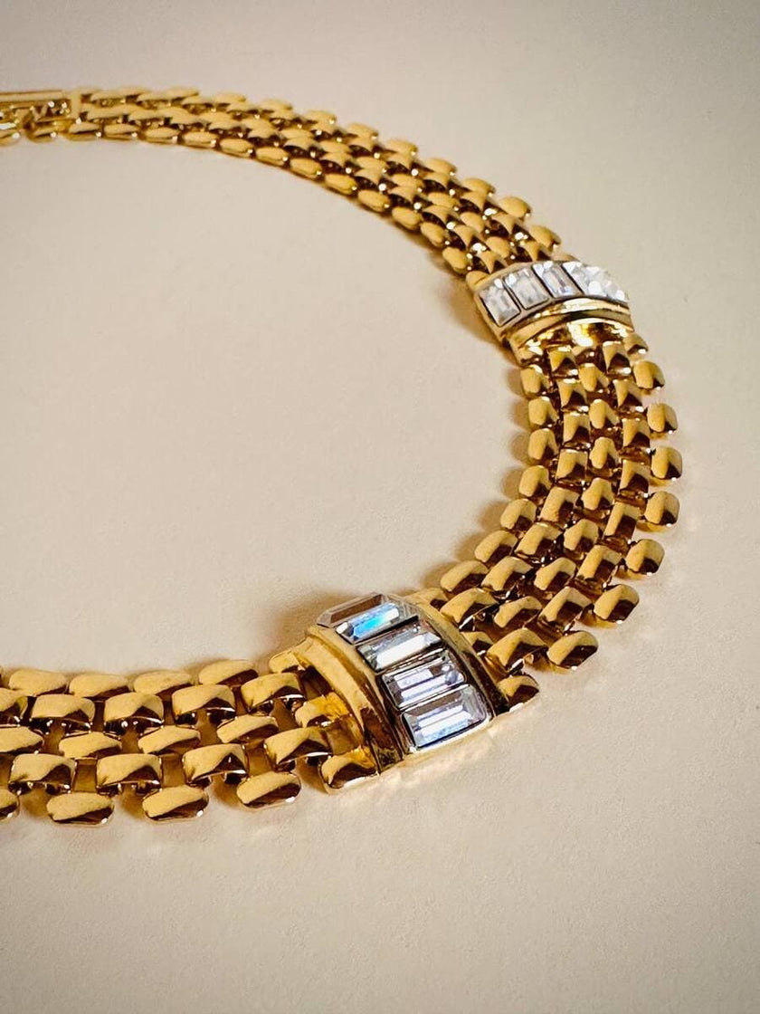Collier in maglia metallica oro con cristalli incastonati