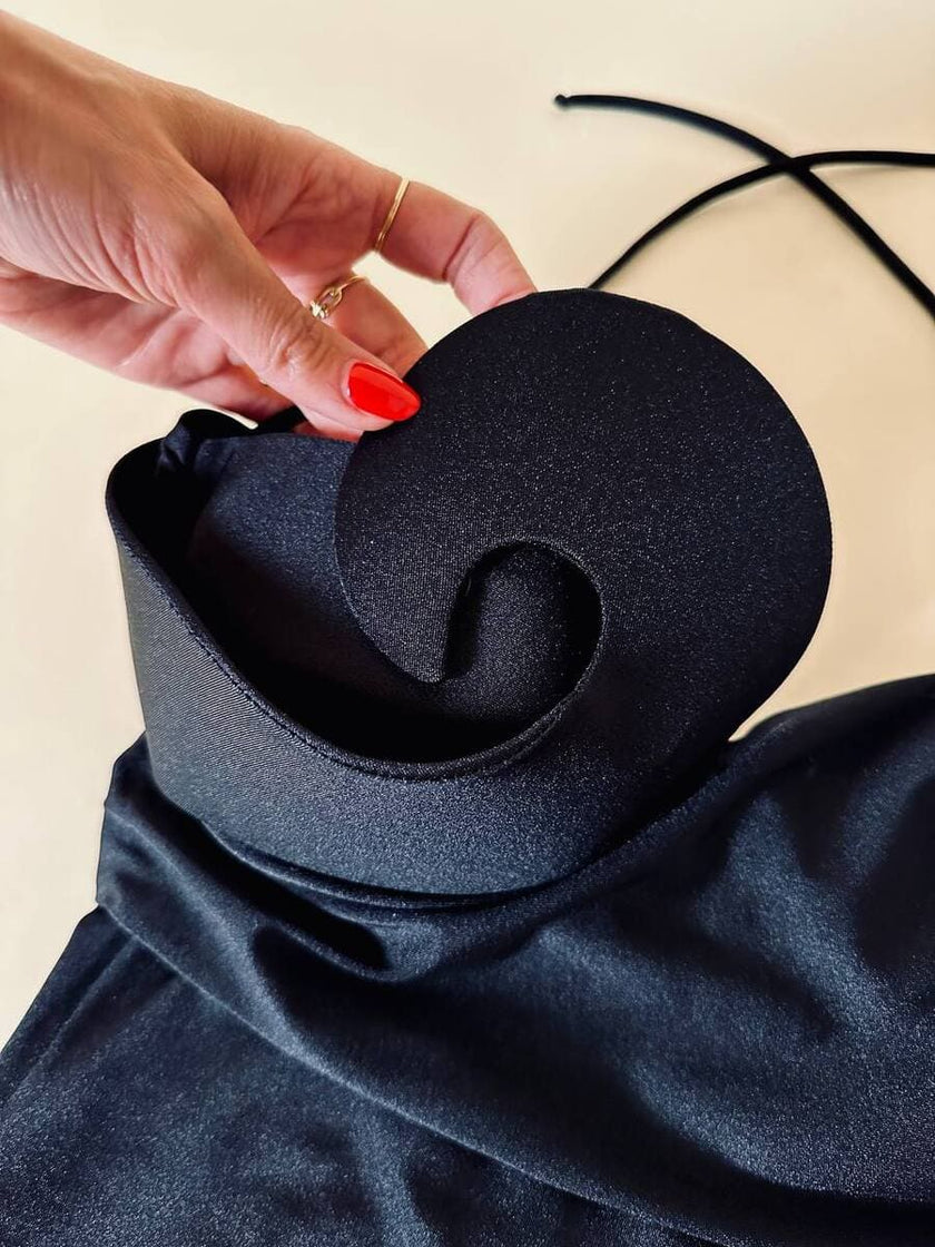 Costume intero nero con coppe preformate e dettaglio a riccio “La Perla”