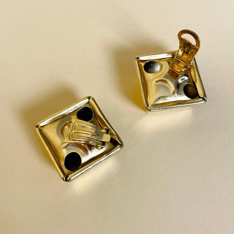Earrings cube