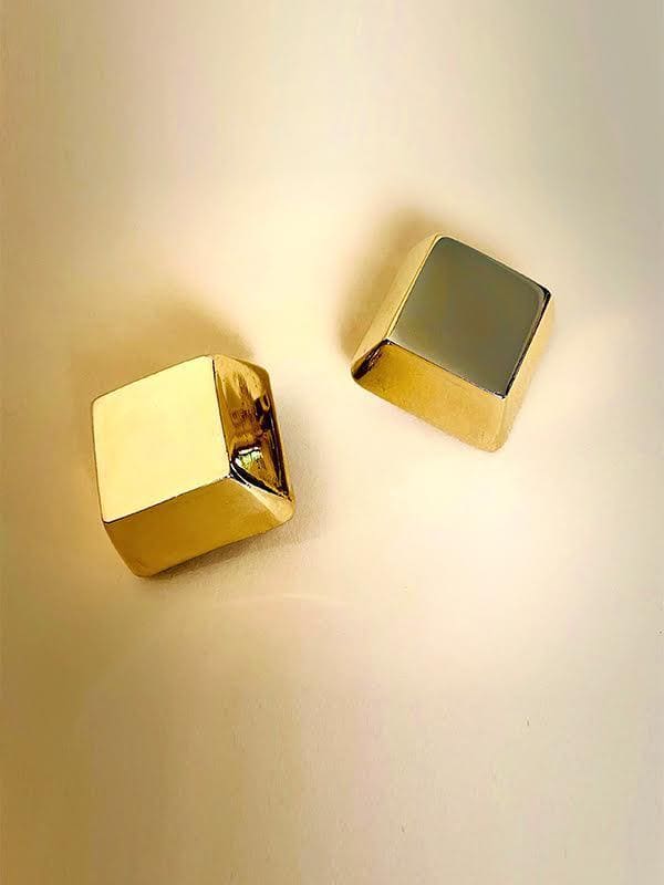 Earrings cube
