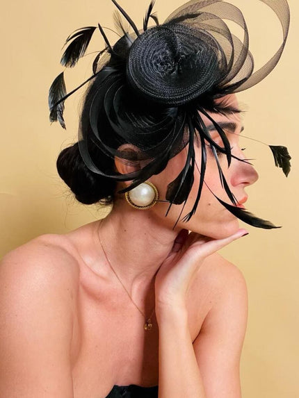 Fascinator in tulle nero e piume