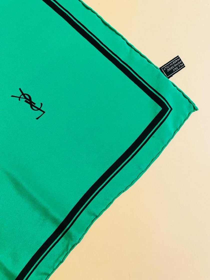 Foulard in seta verde smeraldo 