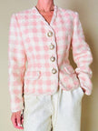Giacca sartoriale in tweed rosa e bianco con bottoni gioiello