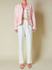 Giacca sartoriale in tweed rosa e bianco con bottoni gioiello