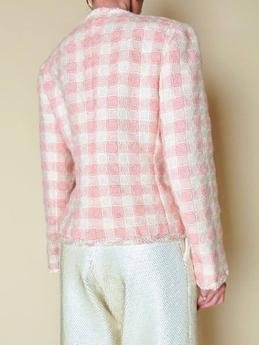 Giacca sartoriale in tweed rosa e bianco con bottoni gioiello