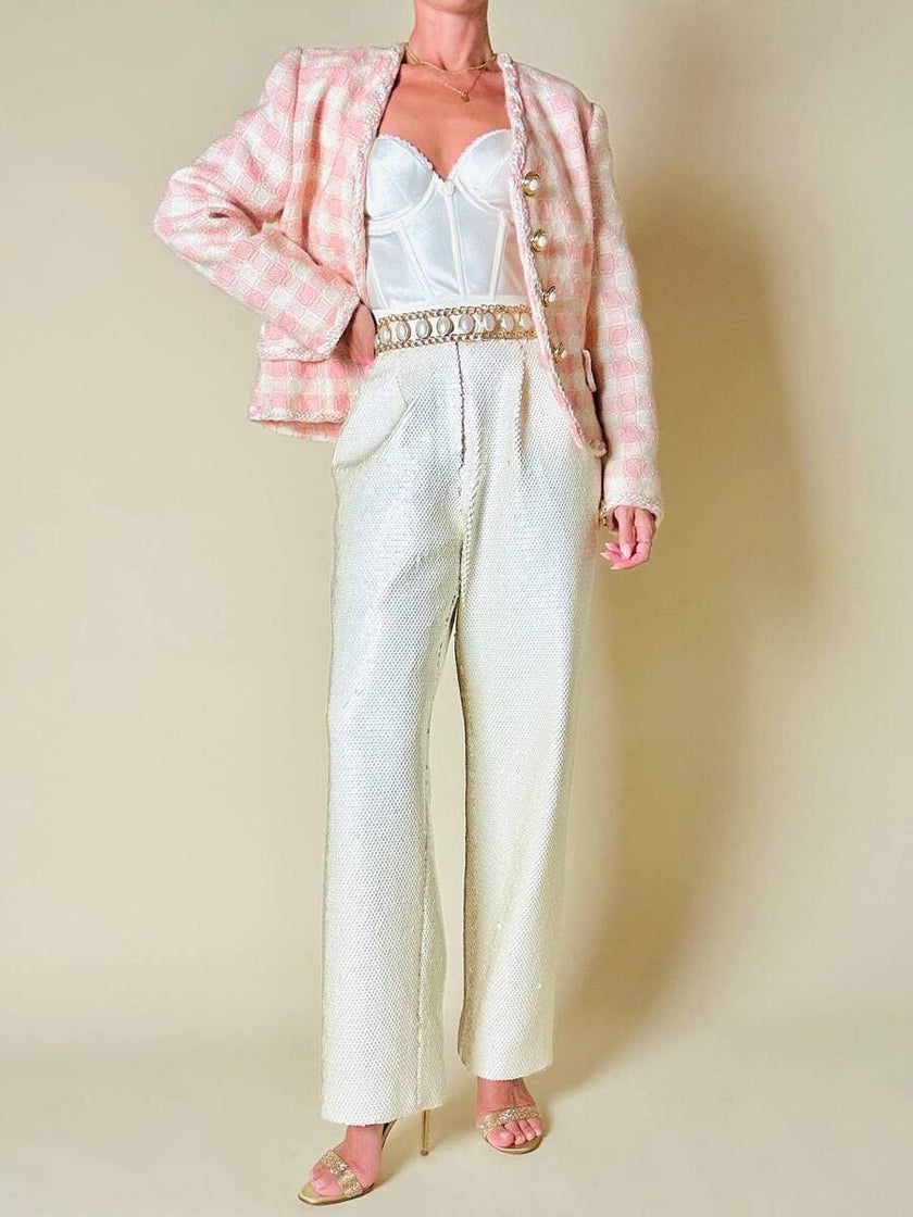 Giacca sartoriale in tweed rosa e bianco con bottoni gioiello
