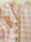 Giacca sartoriale in tweed rosa e bianco con bottoni gioiello