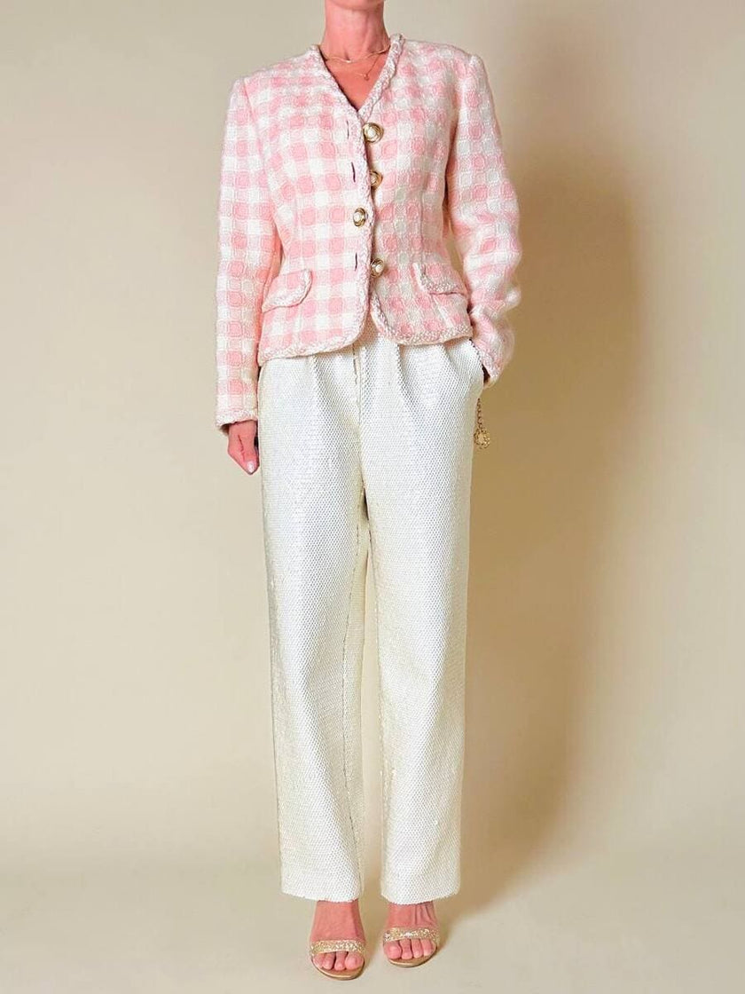 Giacca sartoriale in tweed rosa e bianco con bottoni gioiello
