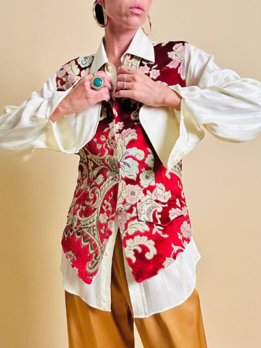 Gilet in velluto damascato con bottoni gioiello 