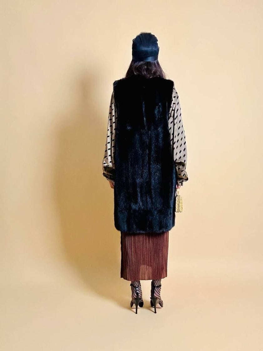 Gilet lungo in visone marrone con riflessi mogano