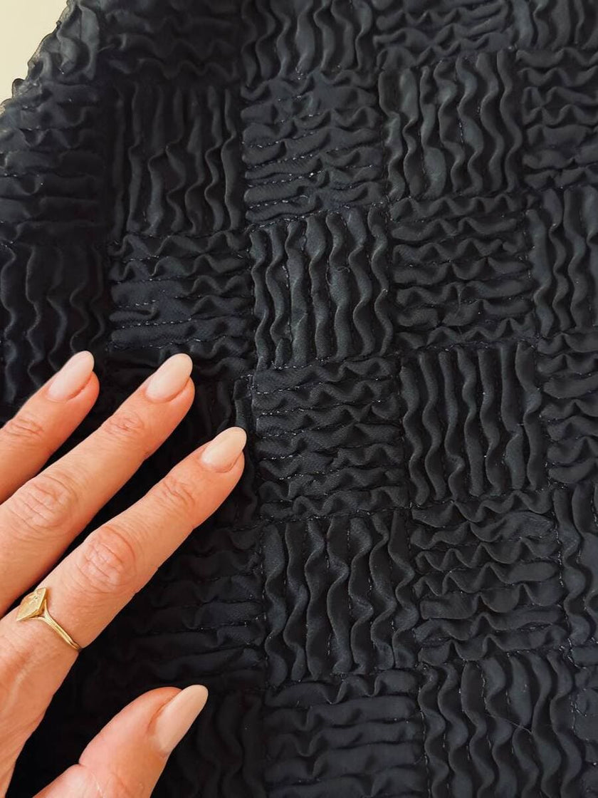 Gilet nero goffrato con bottoni dorati a forma di cuore “Yves Saint Laurent”