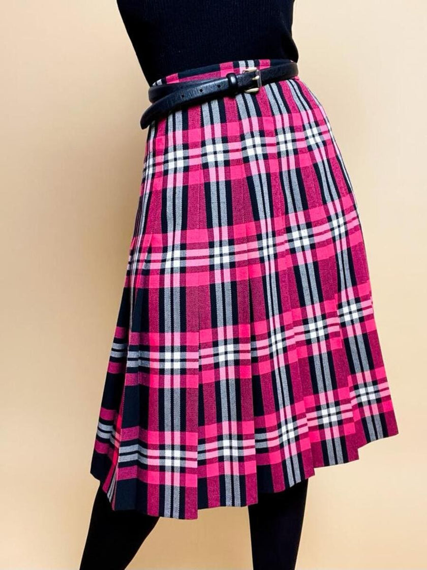 Gonna sartoriale a pieghe fantasia tartan fucsia e nera