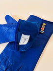 Guanti in nappa bluette con piccoli bottoni gioiello