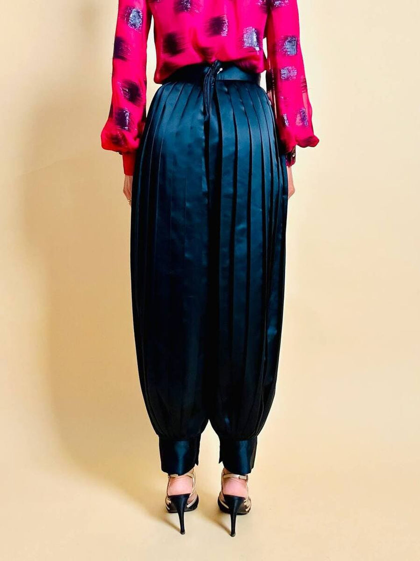Harem pants in raso nero plissé