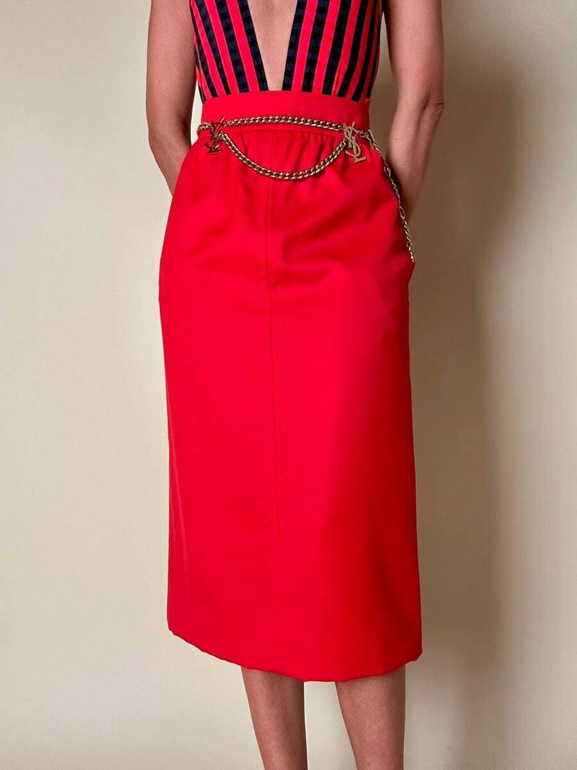 Longuette rossa con abbottonatura posteriore “Yves Saint Laurent”